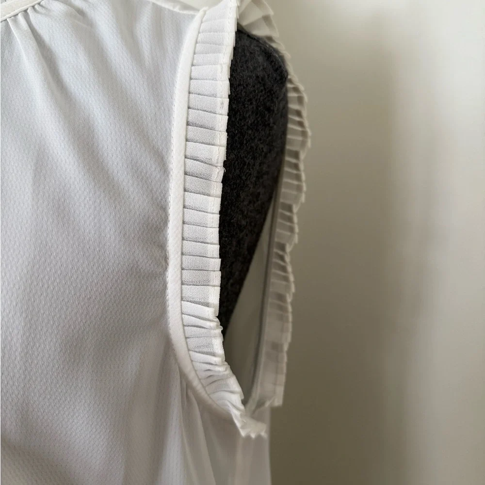 NWOT - RW&CO. White Blouse with Ruffle Detail Size: M - Picture 3 of 6